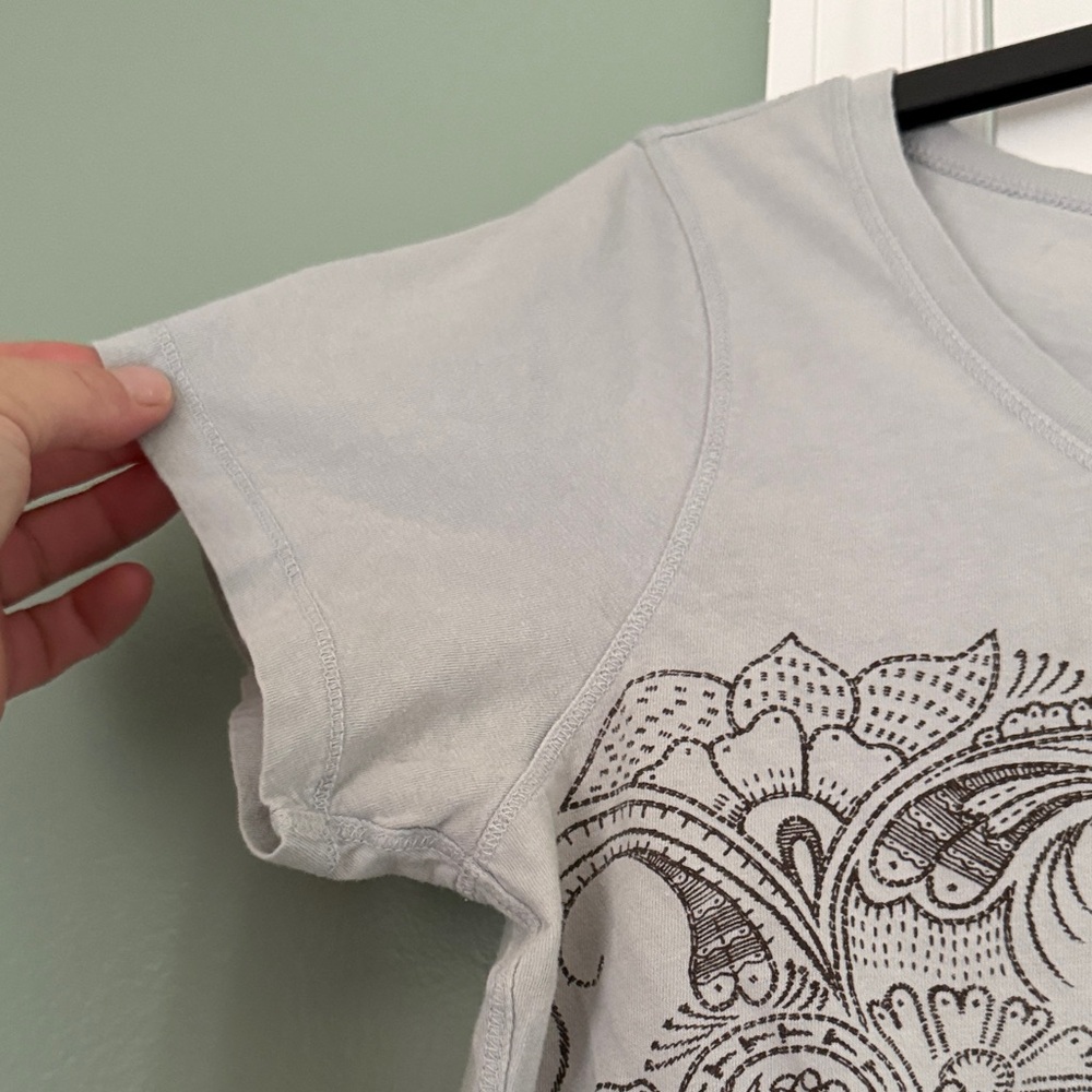 Light Gray Floral Paisley Scoop Neck Short Sleeve Tee - Picture 6 of 7
